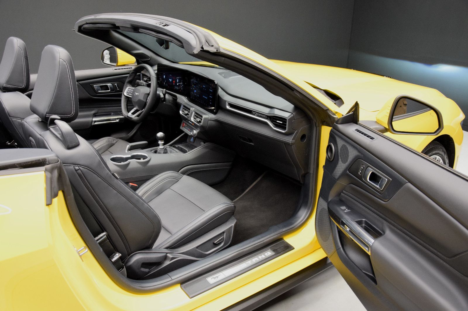 Fahrzeugabbildung Ford Mustang GT Convertible 5.0 Ti-VCT V8 328 DEUTSCH