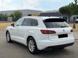 Volkswagen Touareg Elegance 4Motion R-Line - VW Touareg in Karlsruhe