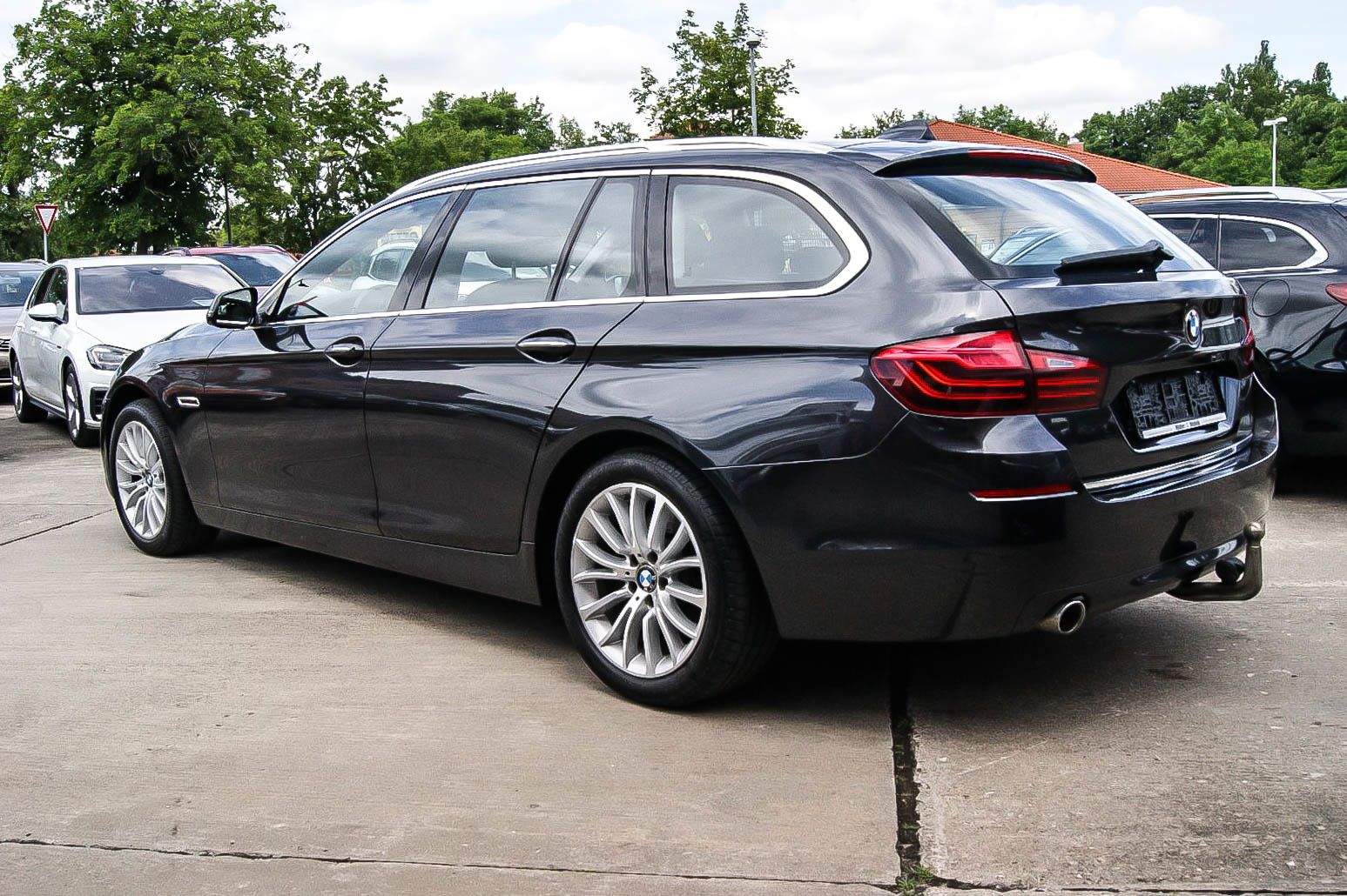 Fahrzeugabbildung BMW 535 d Touring xDrive Sport-Aut AT-MOTOR 30.000km