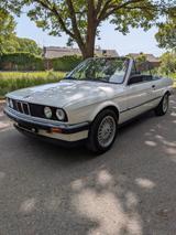 BMW 320 Cabrio (E30) - BMW 320 aus 1988 mit Benzin-Antrieb: Cabrio