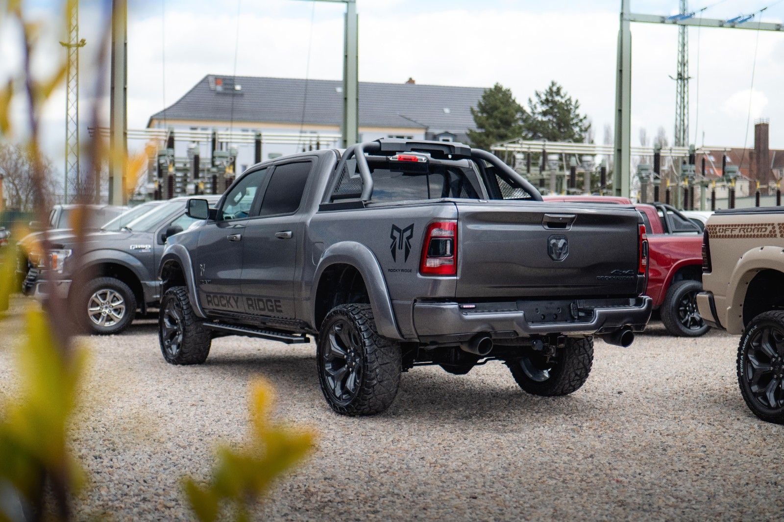 Fahrzeugabbildung Dodge RAM 5.7 V8 HEMI 4x4 ROCKY RIDGE OFFROAD Pano 19%
