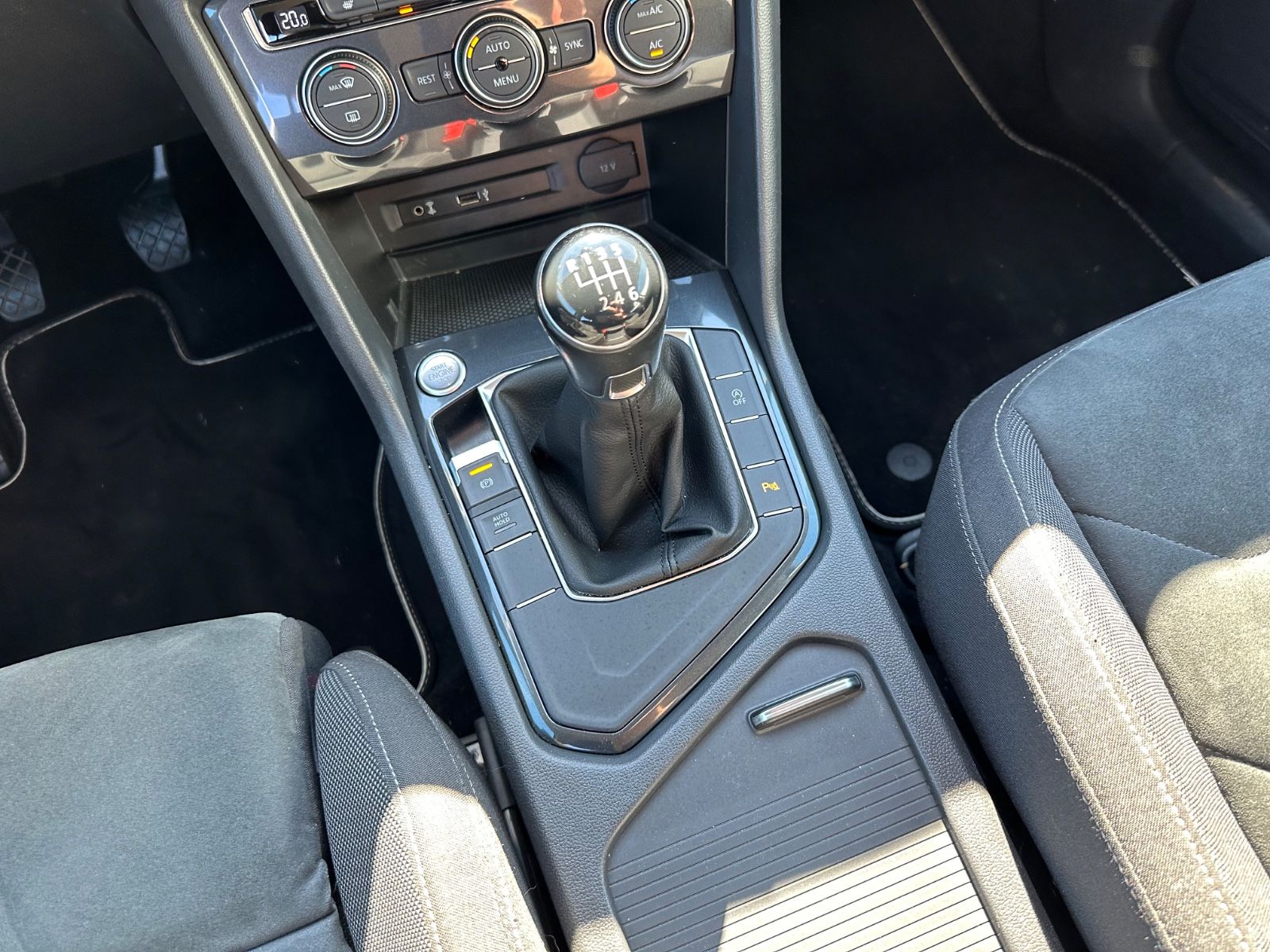 Fahrzeugabbildung Volkswagen Tiguan 1.4 TSI Trendline AHK/GRA/Navi/ErgoSitz
