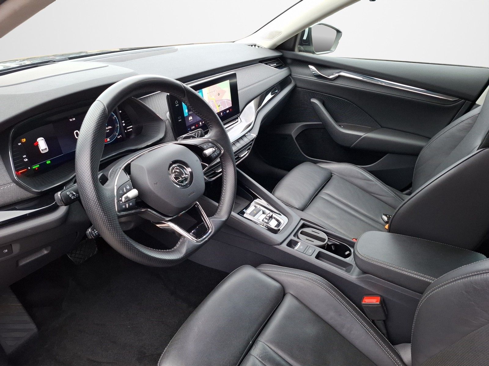 SKODA Octavia Combi 1.4 TSI iV First Edition DSG / E-S - Image 9