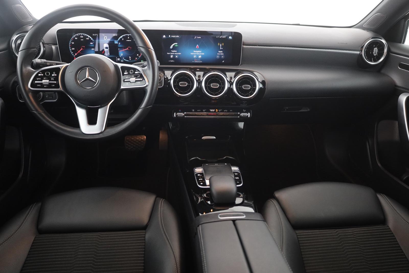 Mercedes-Benz A250 Progressive LED Navi Sitzheizung Kamera AHK