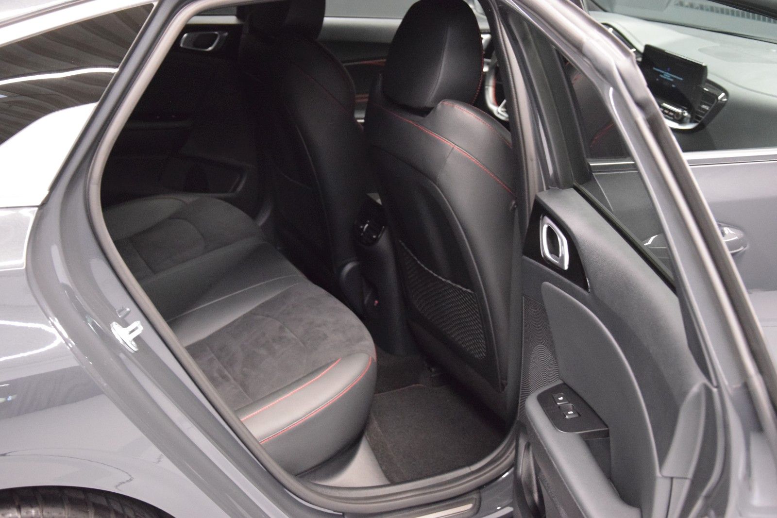 Fahrzeugabbildung Kia ProCeed GT 1,6 TGDI DCT Pano ACC Memory JBL Ambi
