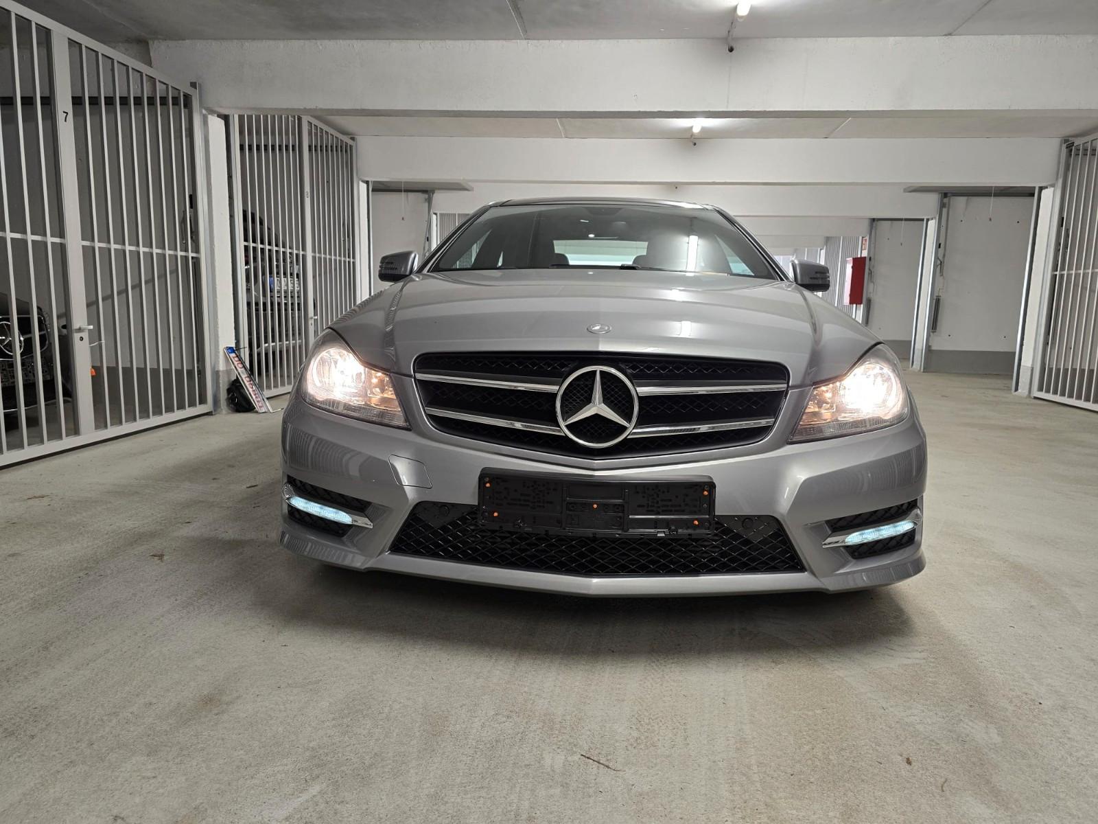Mercedes-Benz C 250 COUPE AMG-LINE  Pano Kamera Navi