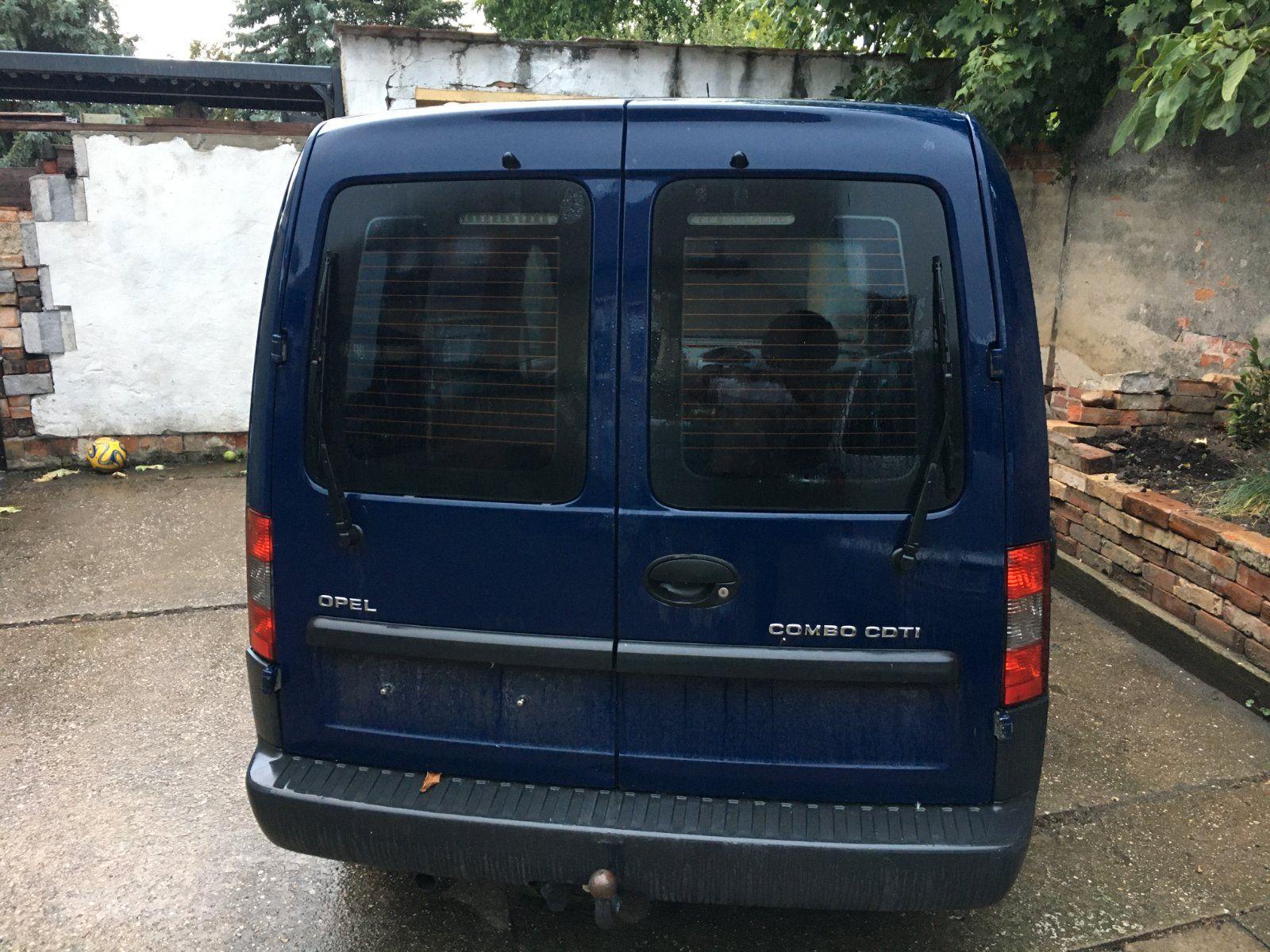 Opel Combo 2009 — rear view