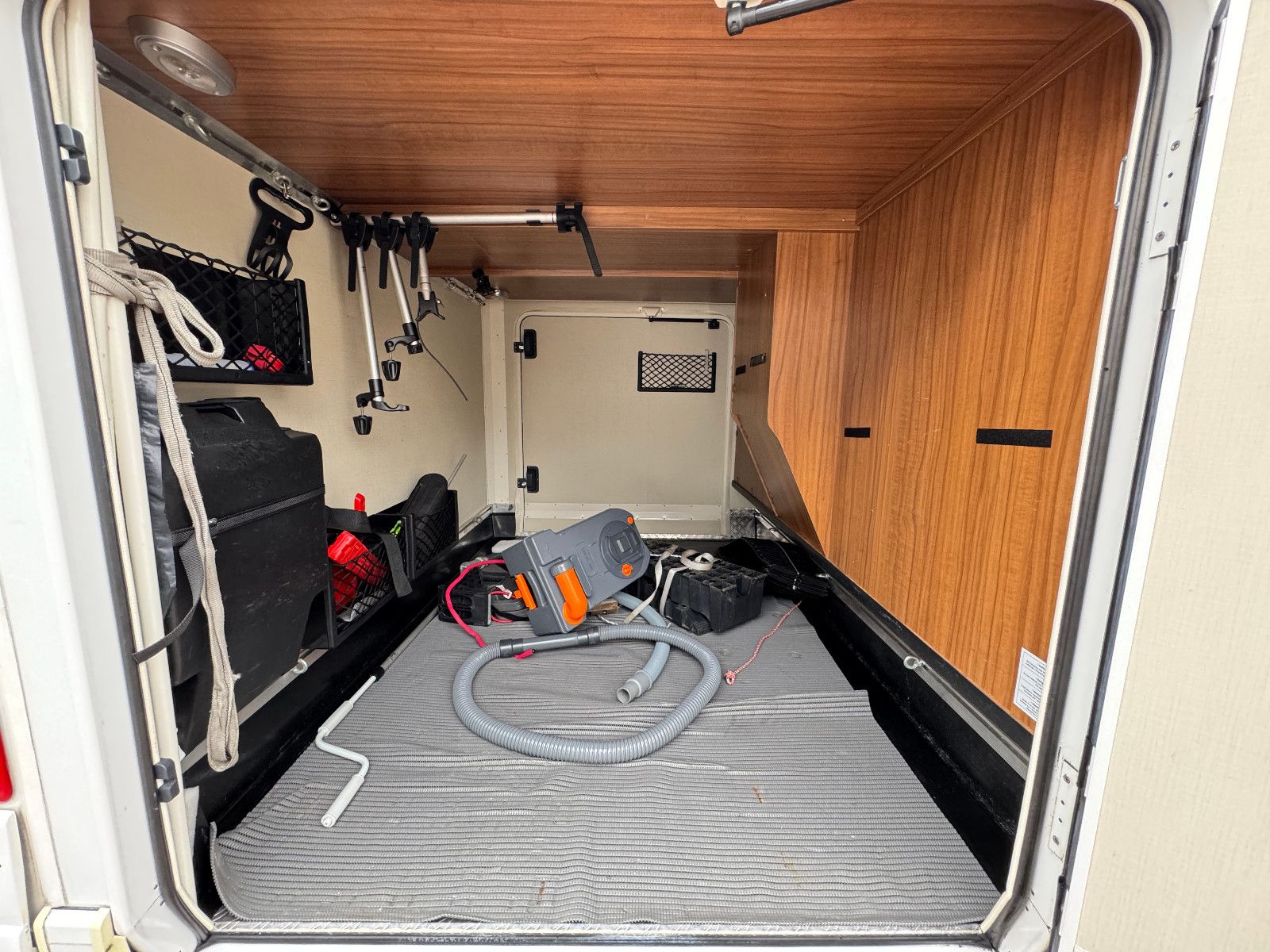 Fahrzeugabbildung HYMER / ERIBA / HYMERCAR B 678 PREMIUM LINE LITIHIUM 200 SOLAR SAT 1.HAND