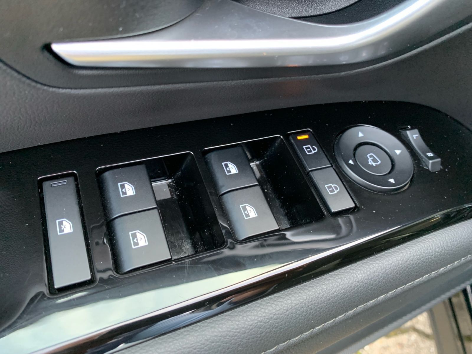 Fahrzeugabbildung Hyundai TUCSON 1.6 T-GDI 7-DCT Select Mild-Hybrid NAvi L