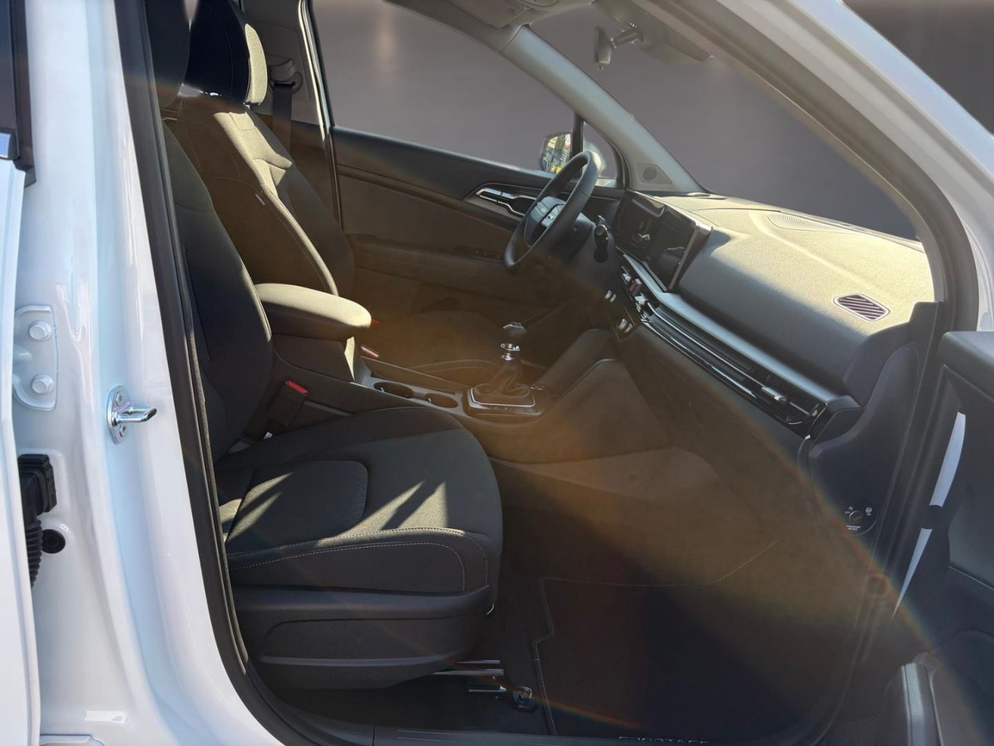 Fahrzeugabbildung Kia Sportage Core 1.6T 2WD Navi Digitales Cockpit LE