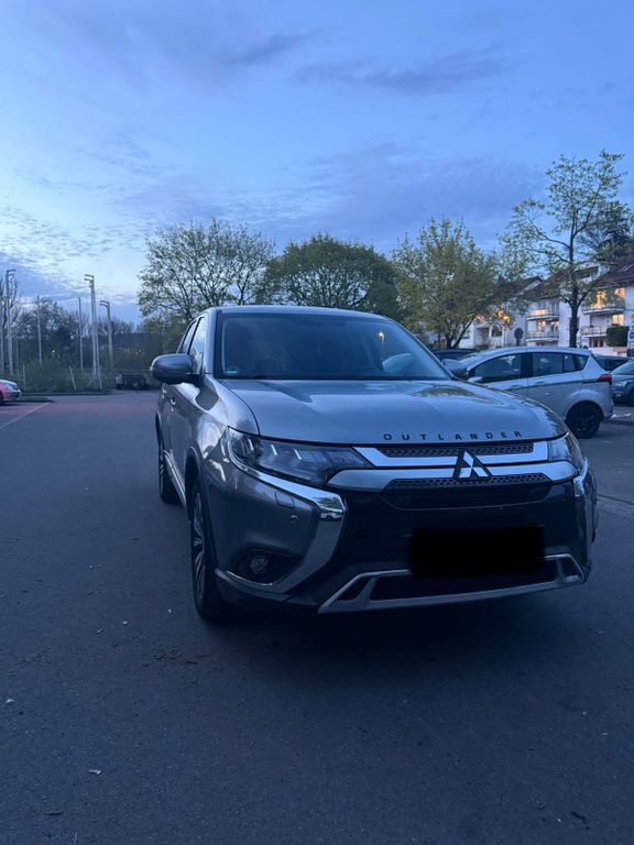 Image of Mitsubishi Outlander