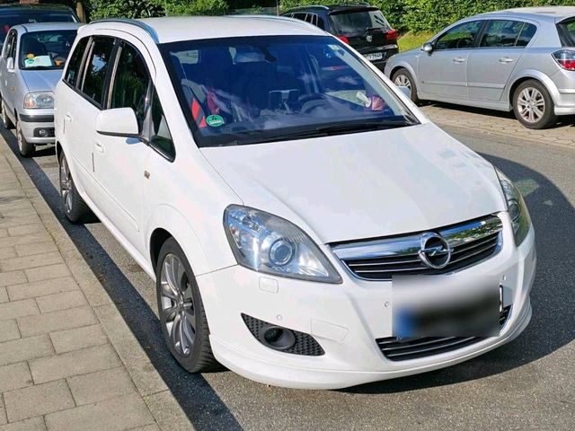 Opel Ich biete einen Opel Zafira an, ein Auto m...