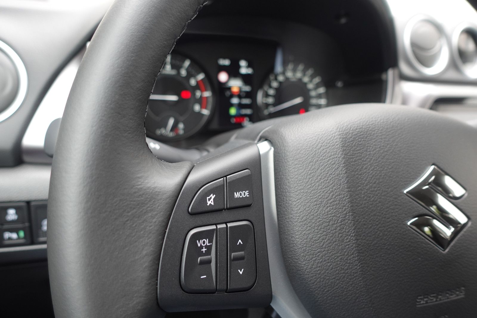 Fahrzeugabbildung Suzuki Vitara 1.4Hybrid Comfort AHK,Navi,SHZ,PD,Kamera