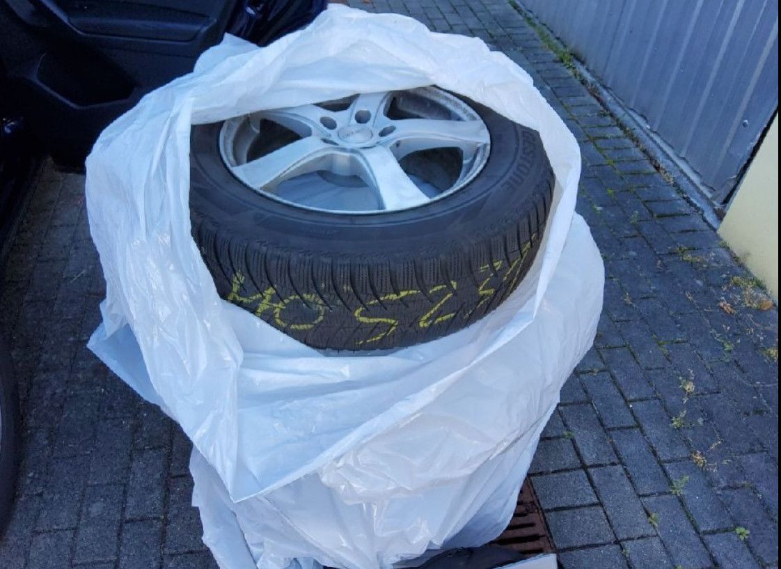 Fahrzeugabbildung Volkswagen Tiguan 2.0d DSG Highl LED/ACC/NAVI+/PANO/SHZ/8Fa