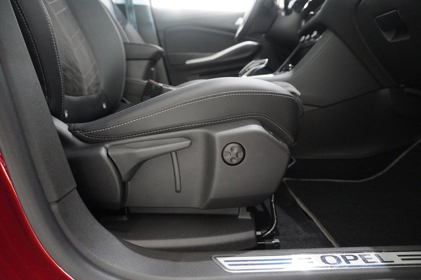 Fahrzeugabbildung Opel Grandland (X) ULTIMATE 4HYBRID NAVI/LED/360°/AHK