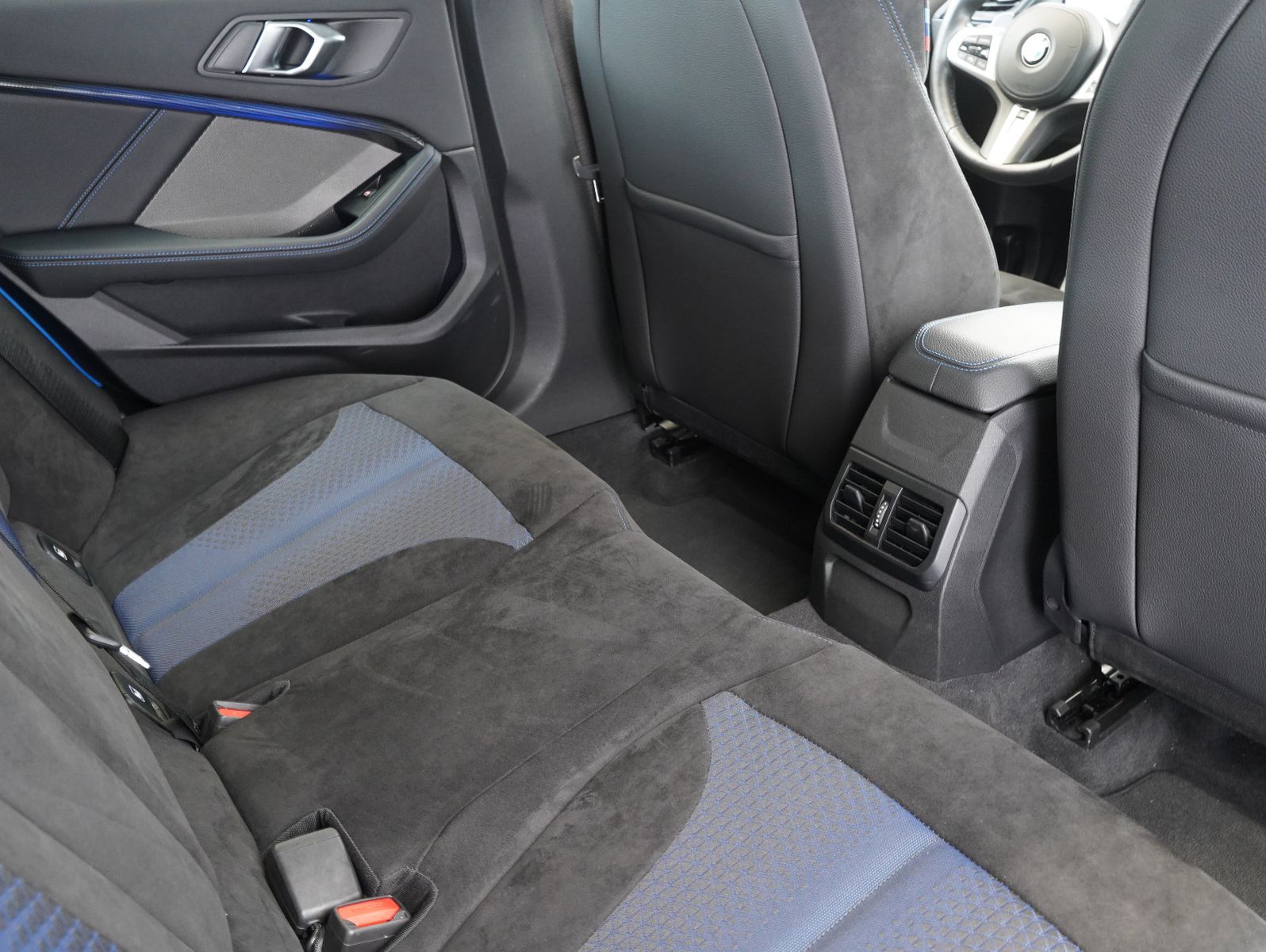 Fahrzeugabbildung BMW M135 i xDrive Performance M H&K/CARPLAY/ACC/19"