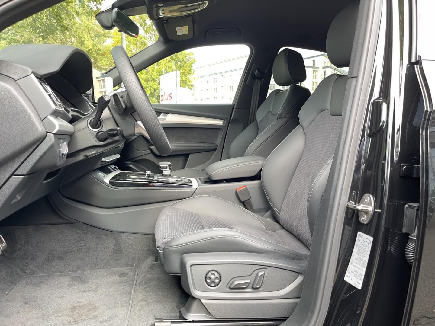 Fahrzeugabbildung Audi Q5 Sportback S line 40 quattro 2x S Line, Parken