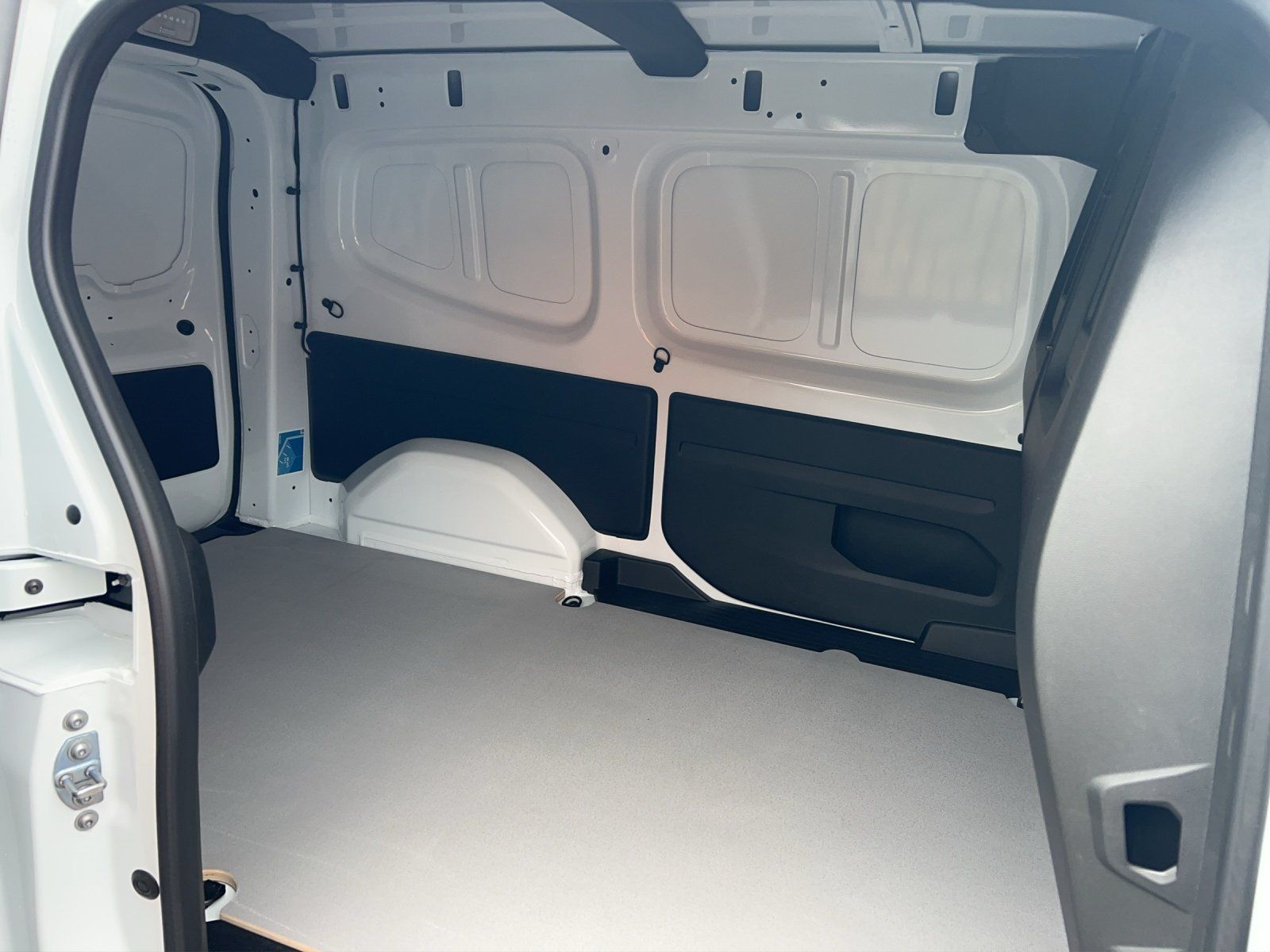 Fahrzeugabbildung Mercedes-Benz Citan 110 KA PRO Navi HoFuBo Rüfa Trennwand