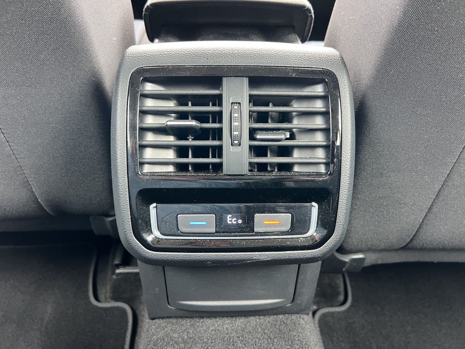 Fahrzeugabbildung Volkswagen Passat Variant GTE 1.4 TSI DSG LED Navi ACC SHZ