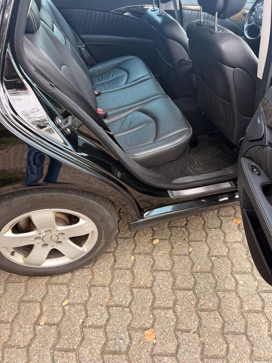 Mercedes-Benz E320 2006 — photo 13