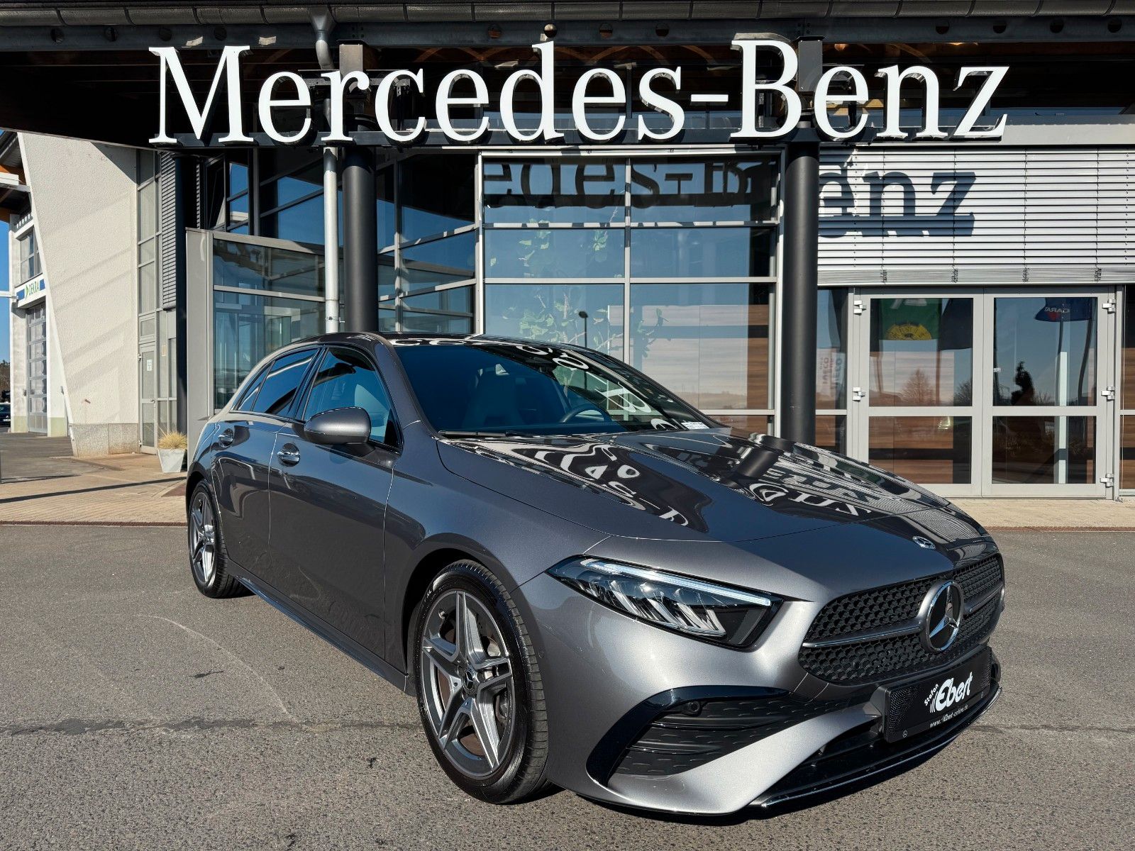 Fahrzeugabbildung Mercedes-Benz A 250 4Matic+AMG+AHK+Ambiente+RKF+Leder