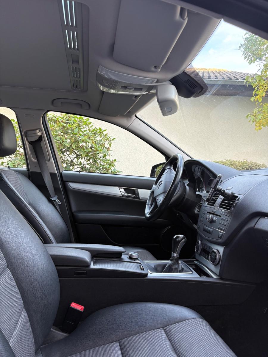 Mercedes-Benz C200 2010 — photo 8