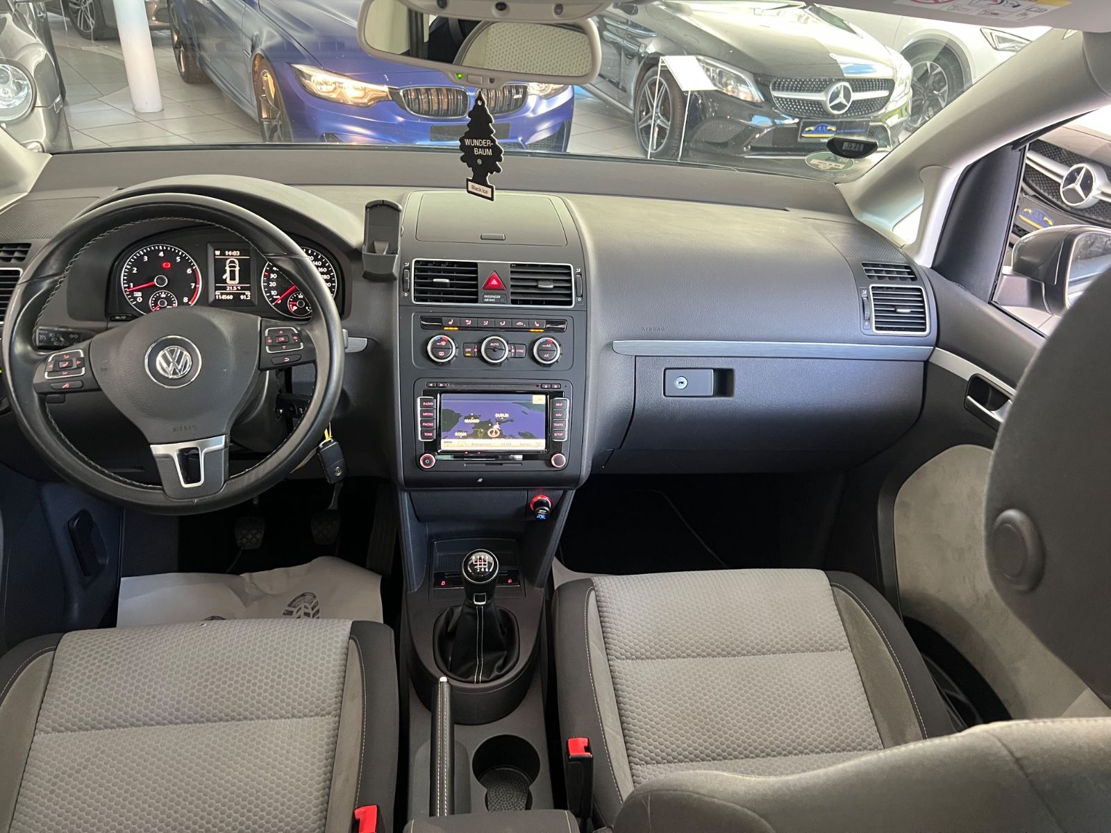 Fahrzeugabbildung Volkswagen Touran 1.4TSI CrossTouran * 7.Sitzer*PANO*KAMERA