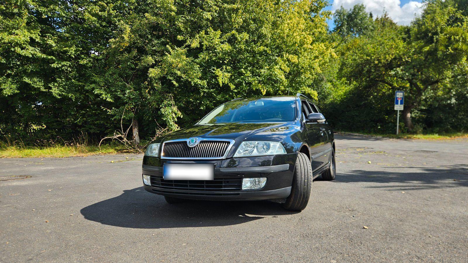 Skoda Octavia 2007 — rear view