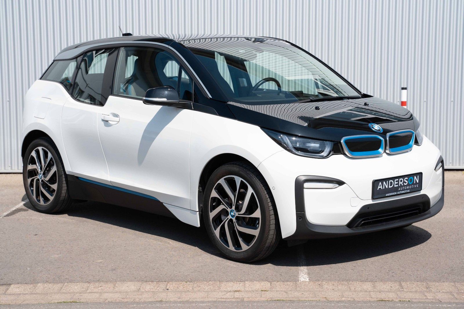 Fahrzeugabbildung BMW i3 120Ah LED KAM NAVI GRA WLAN DAB 1. HAND 19"