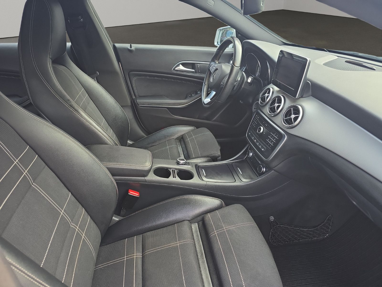 Fahrzeugabbildung Mercedes-Benz 180 CLA Shooting Brake /AUT/NAVI/PDC/LED/NIGHT