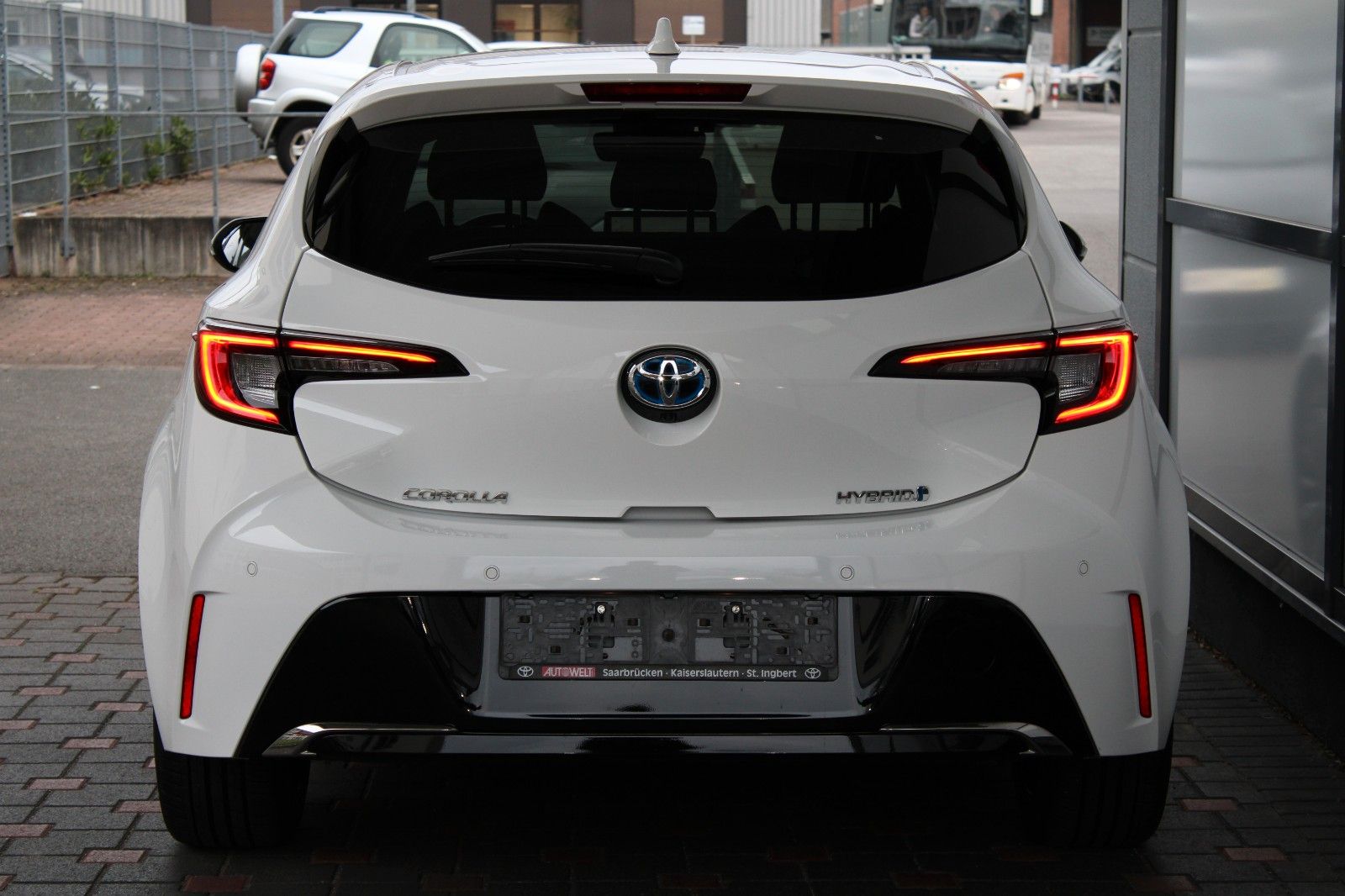 Fahrzeugabbildung Toyota Corolla 1.8 Hybrid Team D