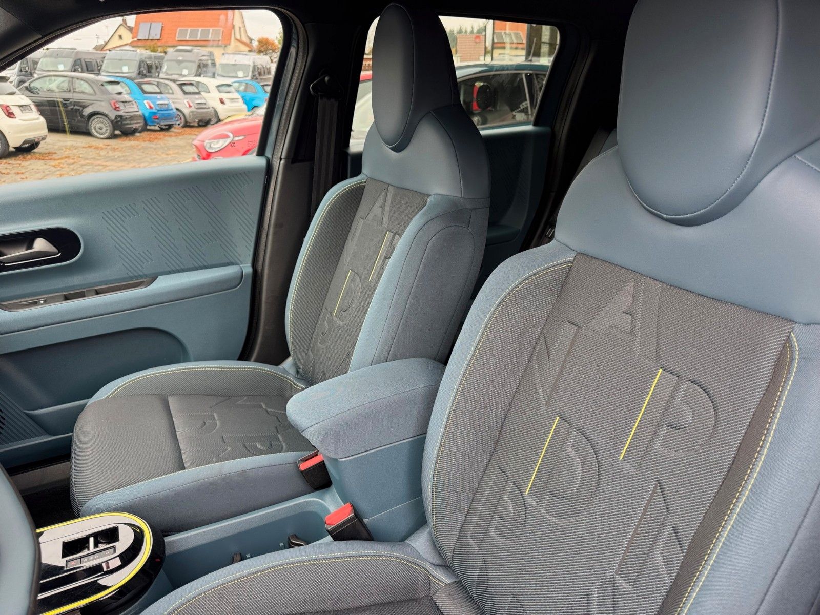 Fahrzeugabbildung Fiat Grande Panda 1.2 Hybrid eDCT Icon Navi Sitzhzg.