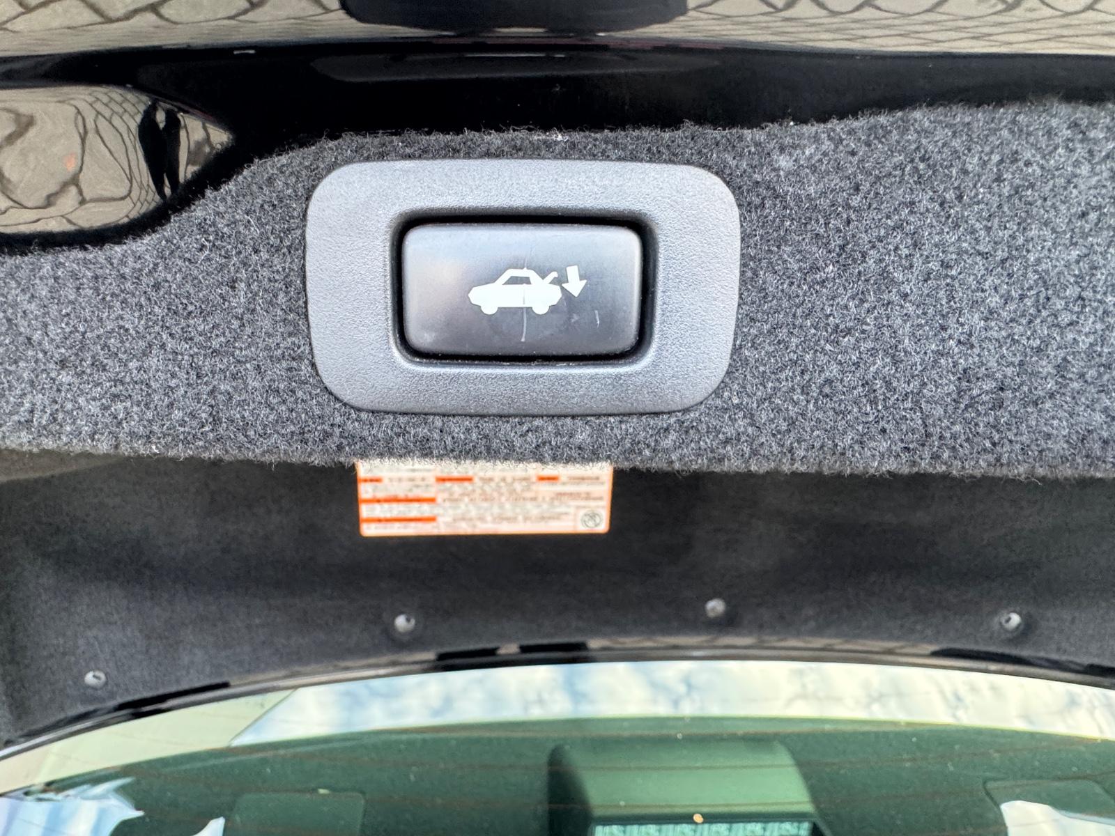 Lexus GS 450h F Sport 345 ch Hybride • Mark Levinson • Toit ouvrant • 4 roues directrices • Sièges ventilés