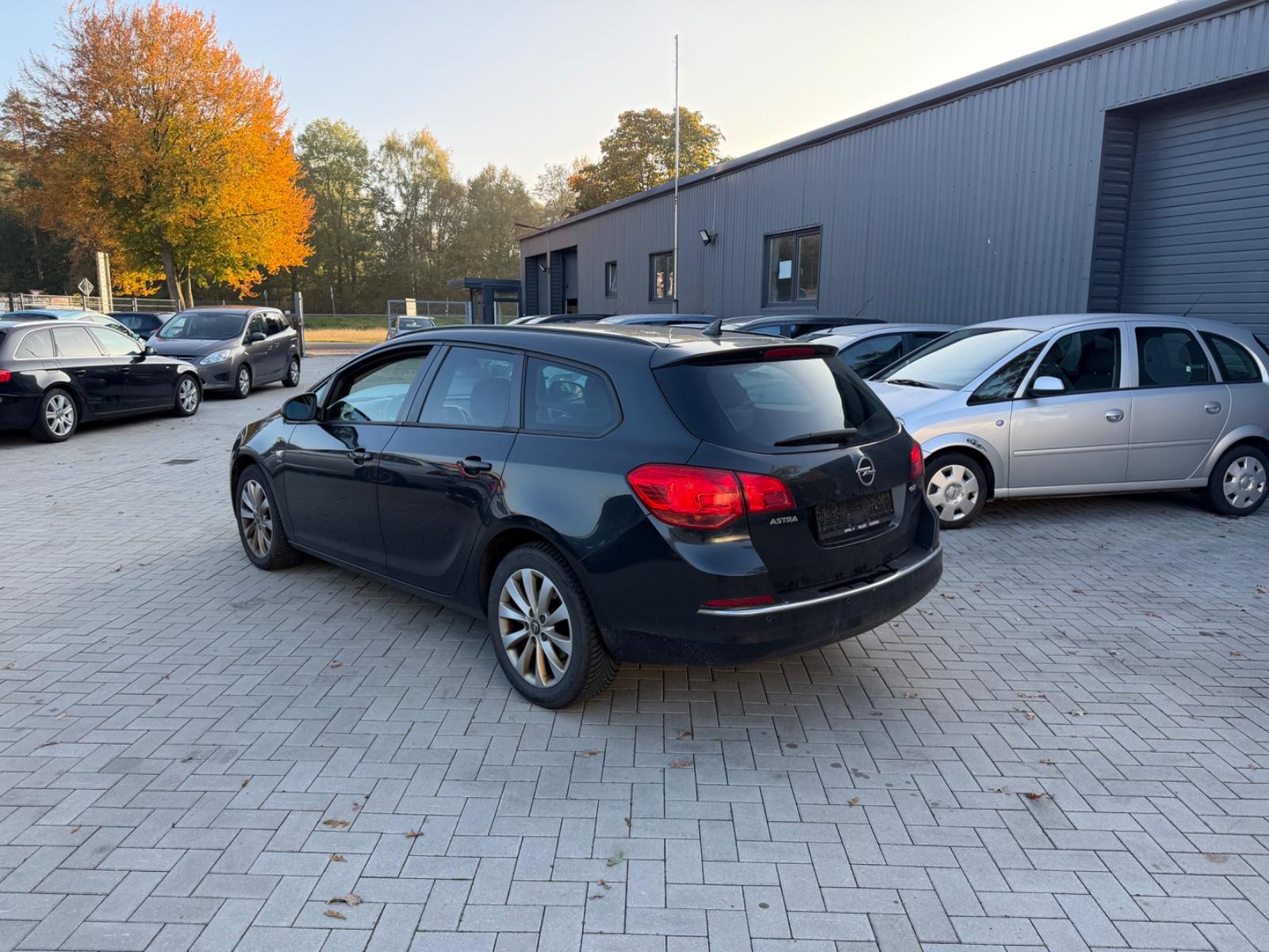 Opel Astra 2013 — photo 6