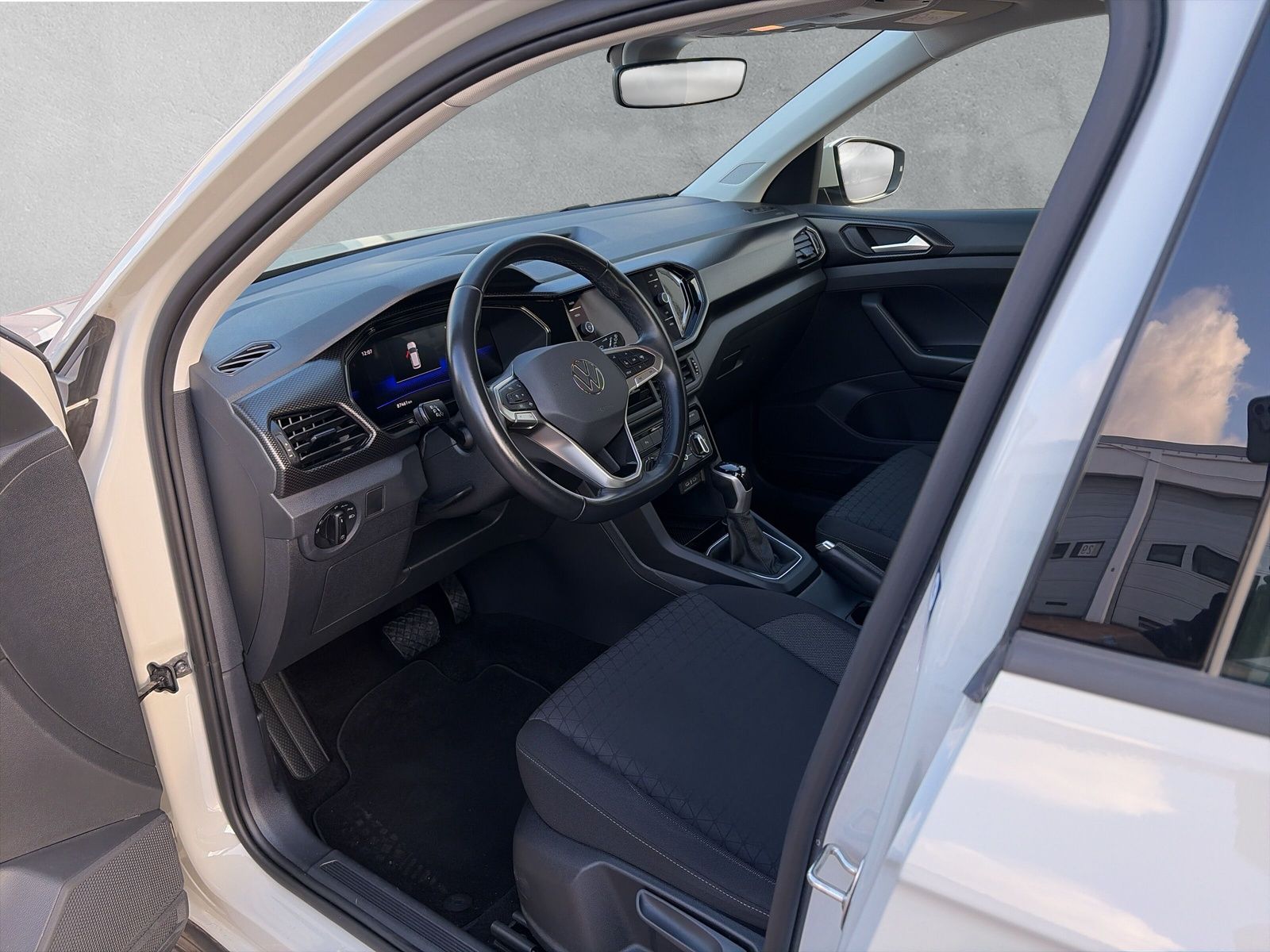 Fahrzeugabbildung Volkswagen T-Cross 1.0 TSI Life ACC AppConnect LED