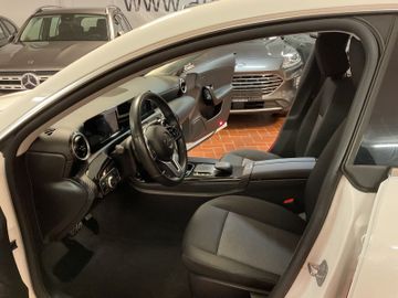 Mercedes CLA 180 Shooting Brake - 12