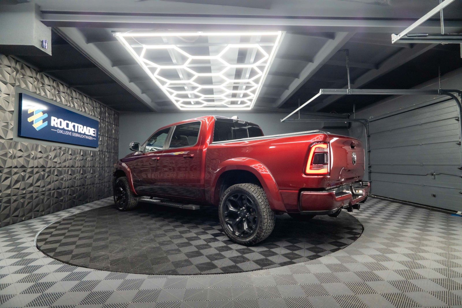 Fahrzeugabbildung Dodge RAM 5.7 V8 HEMI 4x4 LIMITED NightEdition Offroad