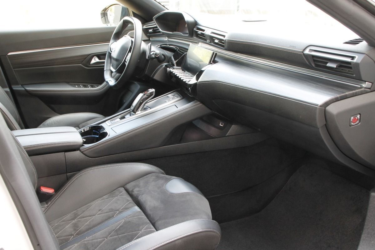 Fahrzeugabbildung Peugeot 508 Hybrid 225