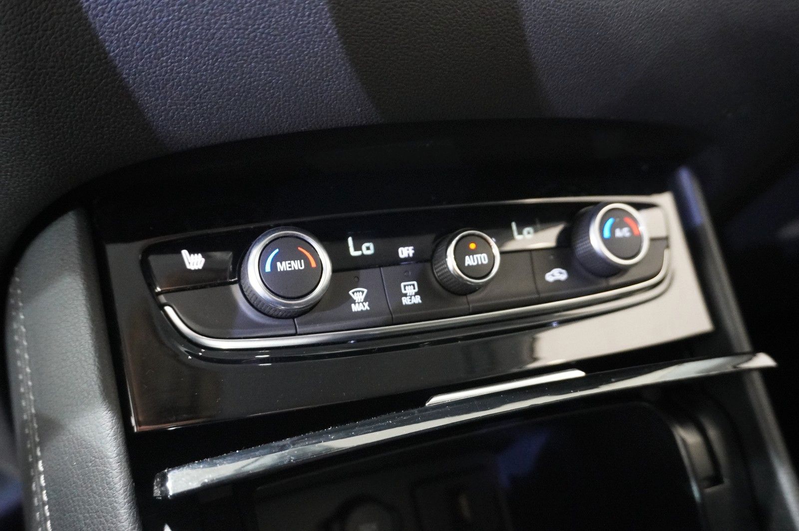 Fahrzeugabbildung Opel Grandland (X) 1.5D BUSINESS NAVI/LED/KAMERA/DAB+