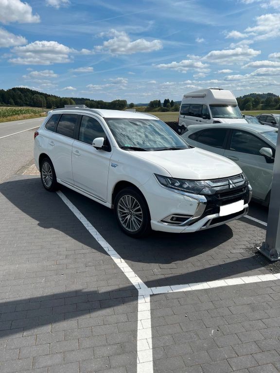 Image of Mitsubishi Outlander