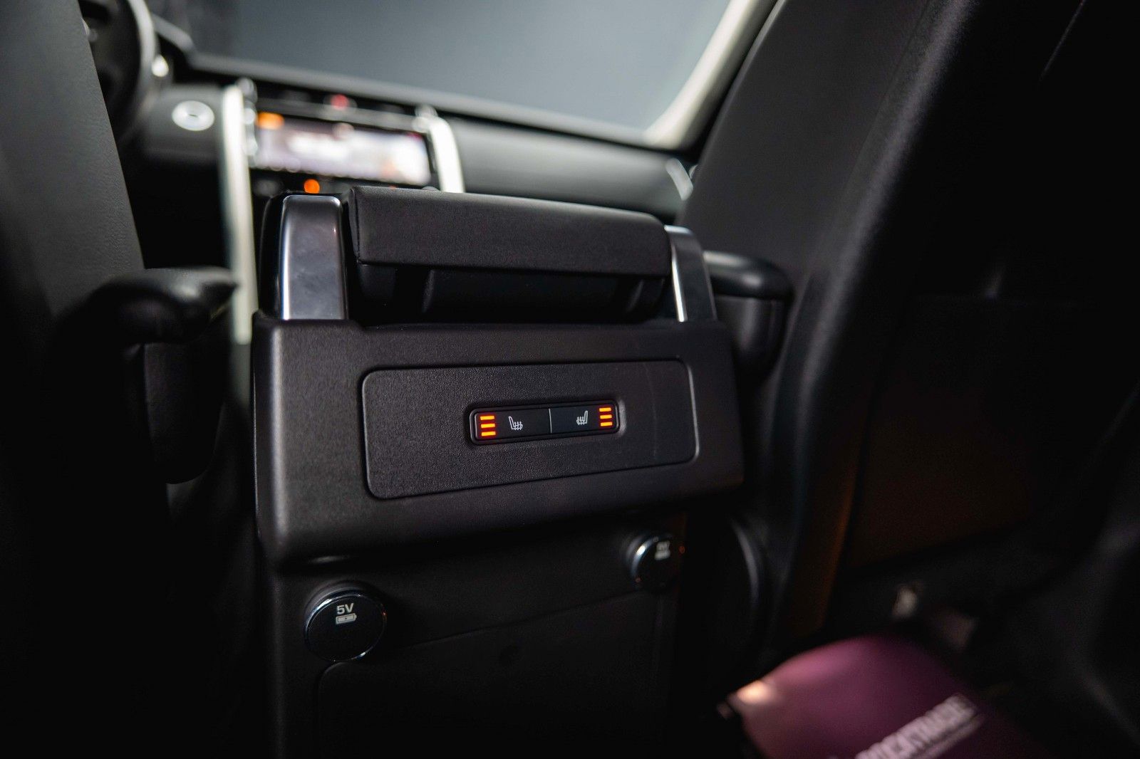 Fahrzeugabbildung Land Rover Discovery 5 2.0 TD SD4 HSE BLACK 4x4 *AHK*LED*