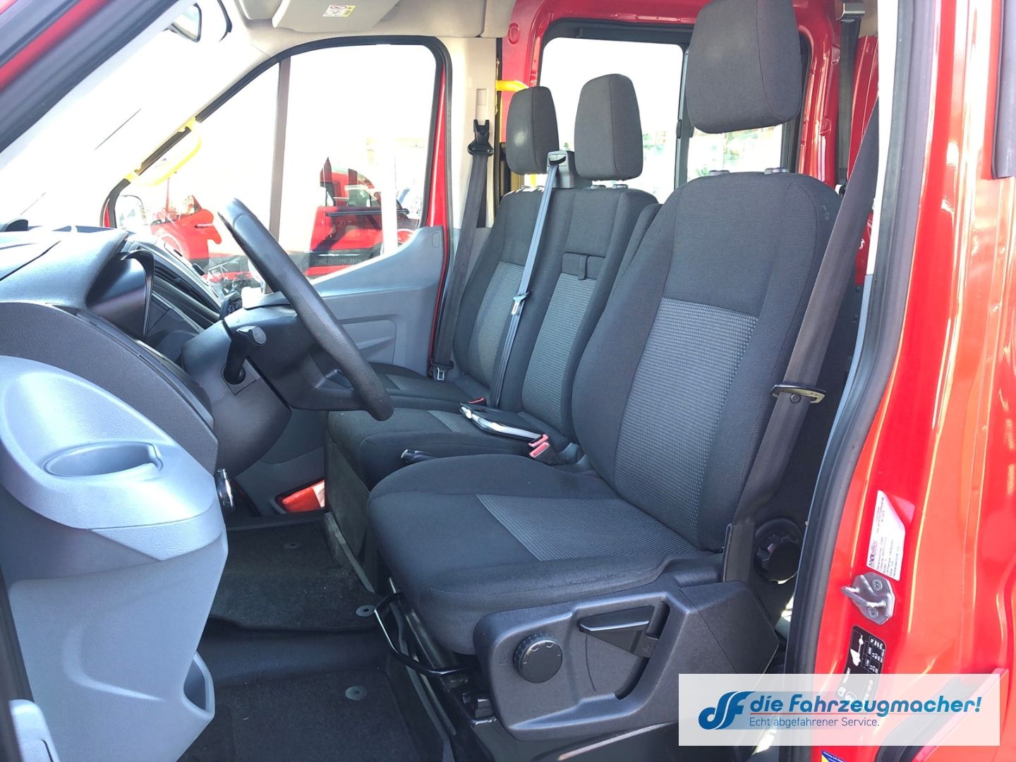 Fahrzeugabbildung Ford Transit Kombi 350 Behindertengerecht *4085