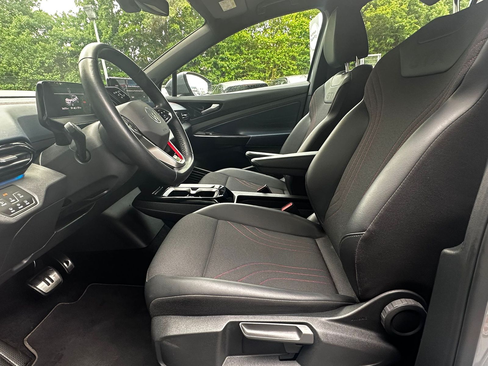Fahrzeugabbildung Volkswagen ID.4 GTX 82kWh 4M VIRTU+NAVI+MATRIX+SHZ+PDC+21"
