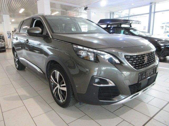Fahrzeugabbildung Peugeot 5008 Allure 1.5D LED/SHZ/PANO/AHK/LEDER&MASSAGE