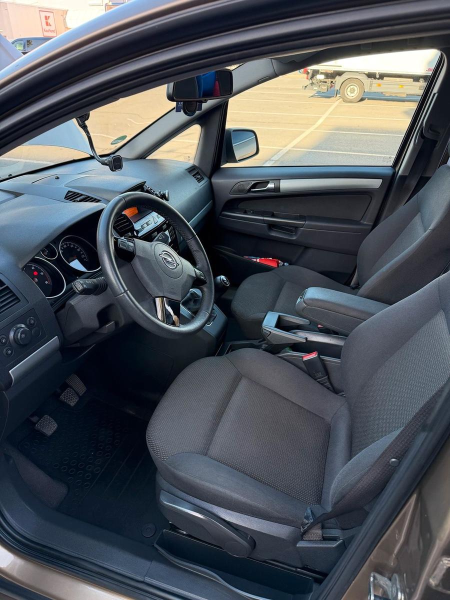 Opel Zafira 2014 — photo 13