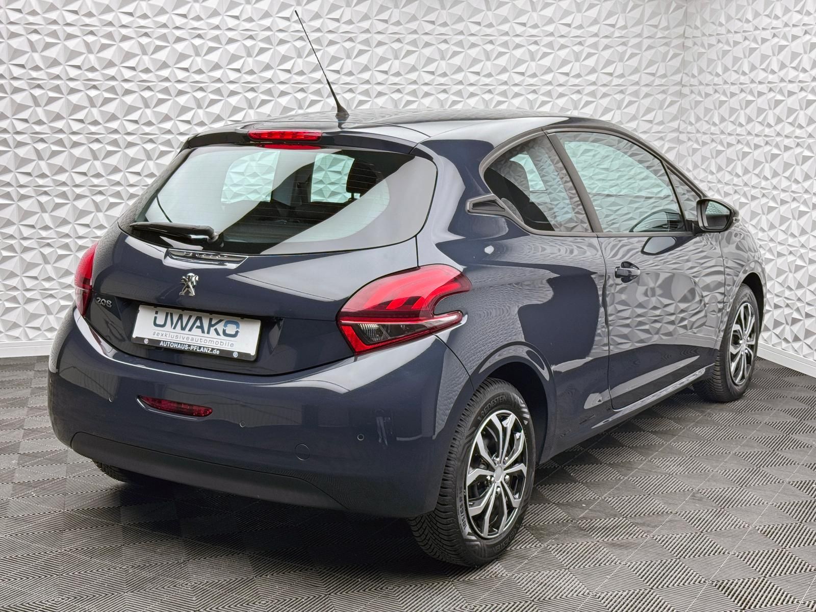 Fahrzeugabbildung Peugeot 1.2 e-VTi/PDC/TEMPOM/LED/HiFi/SITZHEIZ/ALLWETTER