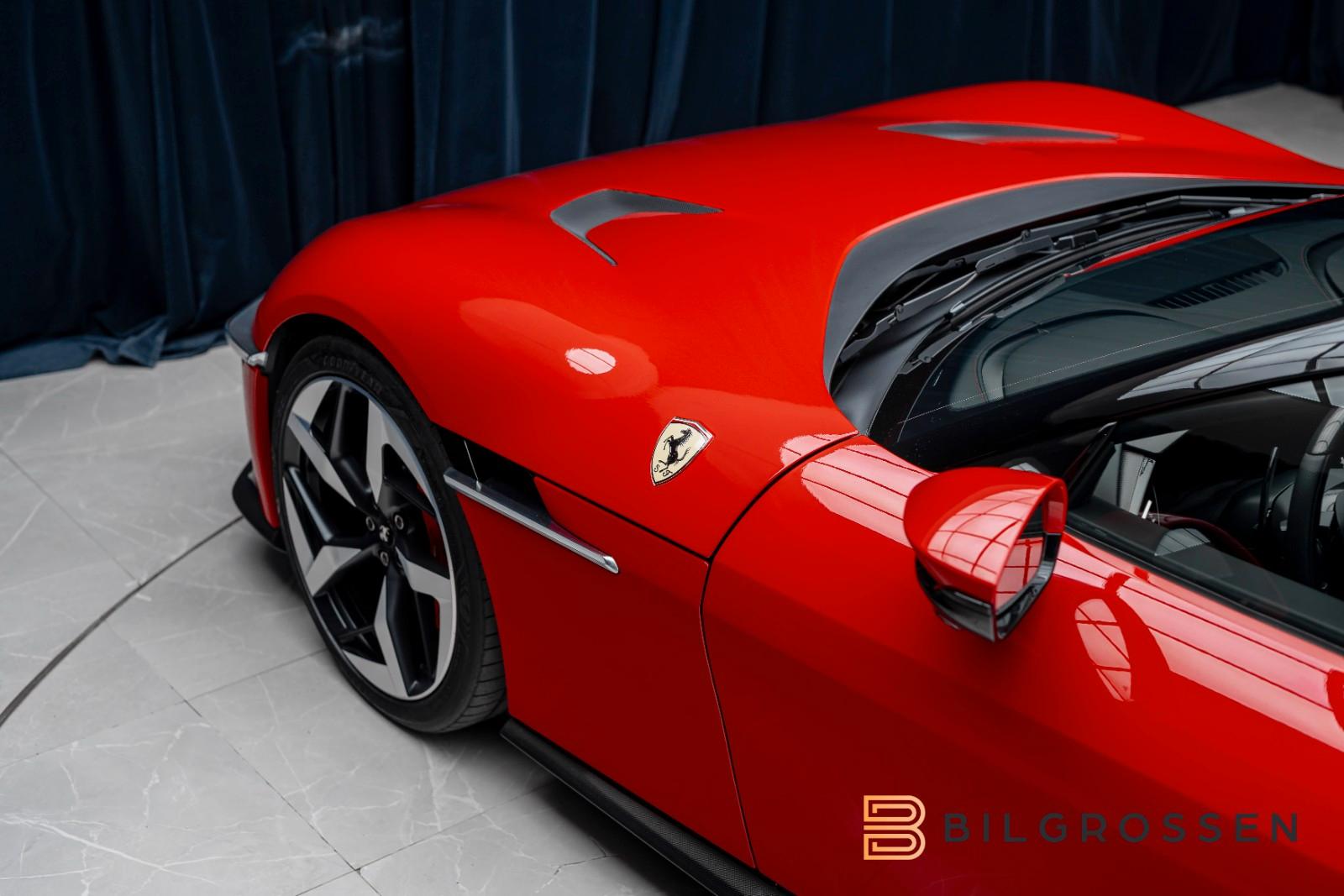 Ferrari Coupe 6.5 V12 CARBON LIFT PASSENGER DISPLAY