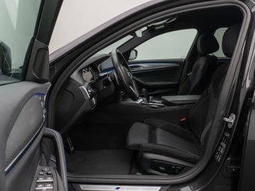 Fahrzeugabbildung BMW 520d xDr Tour HUD DAB Komfortzugang HI-FI
