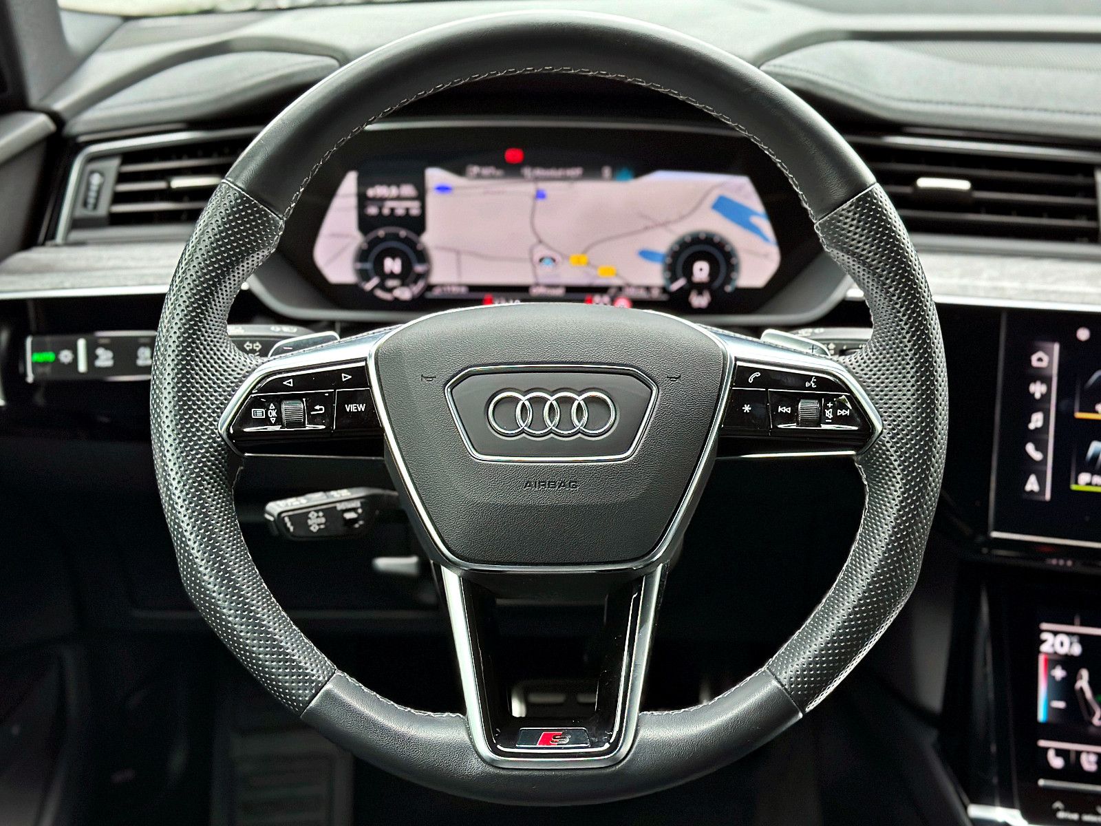 Audi Q8 e-tron - Bild 15