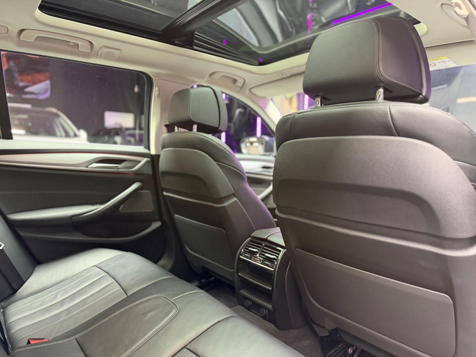 BMW 520  TouringLED/Volleder/Virtl/Standheizung/Pano